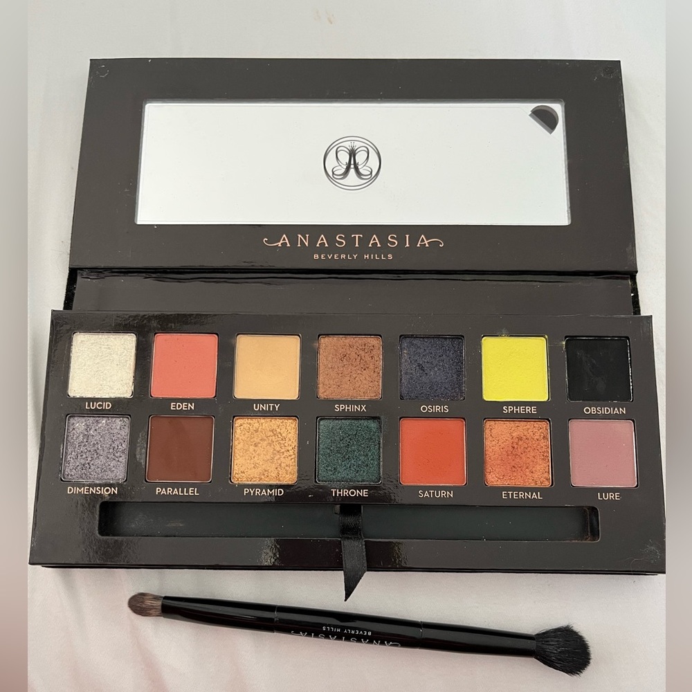 ABH prism eyeshadow pallet